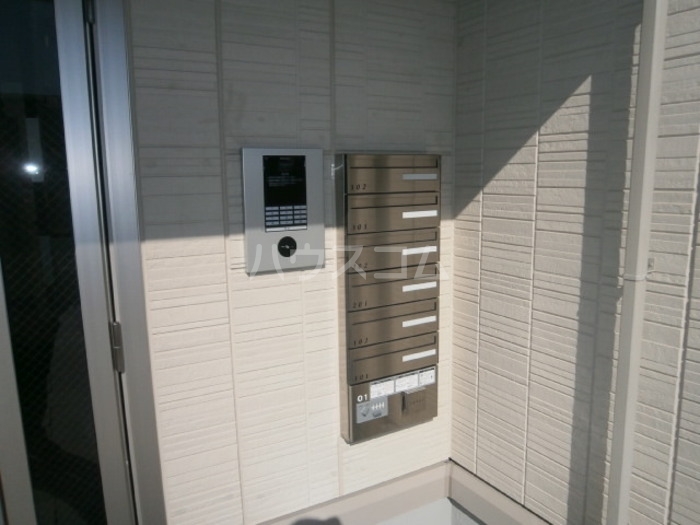 16/23 エントランス