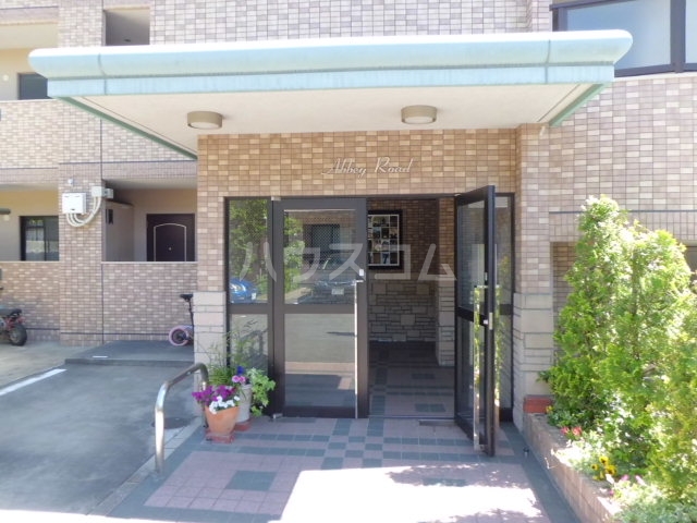 21/28 エントランス