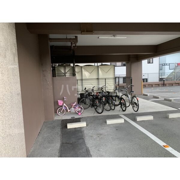 18/25 駐車場