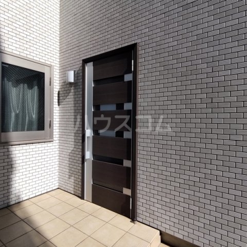 18/28 エントランス