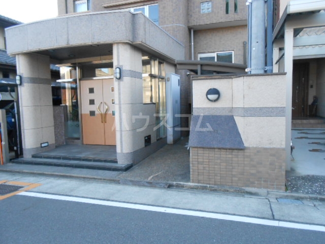 2/4 エントランス