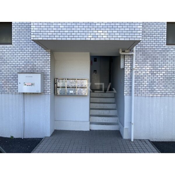 14/17 エントランス