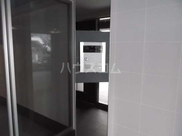 27/30 エントランス