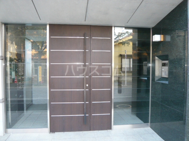 18/30 エントランス