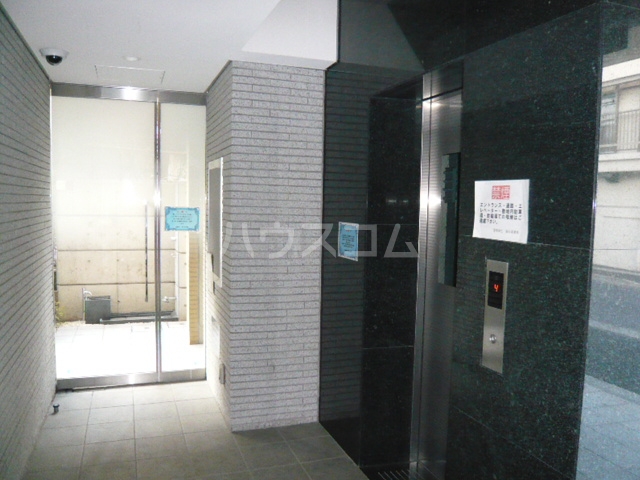 19/30 エントランス