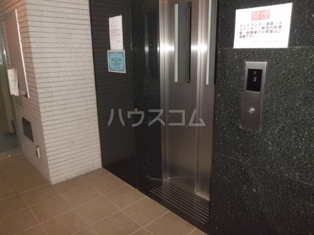 20/30 エントランス