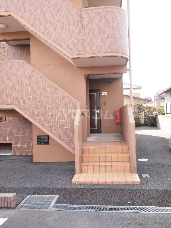 21/30 エントランス