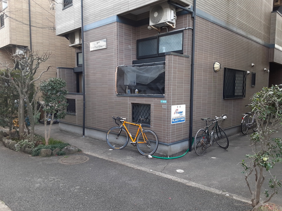 24/30 エントランス