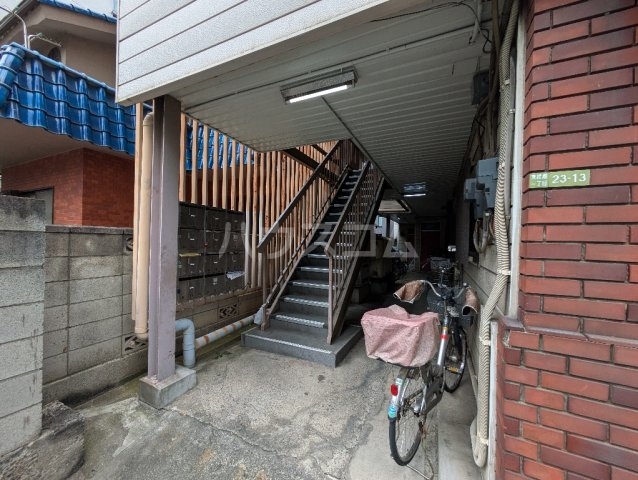 21/26 エントランス