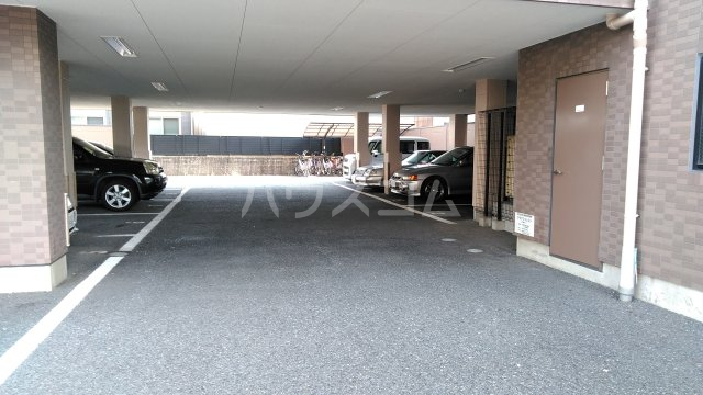 22/30 駐車場