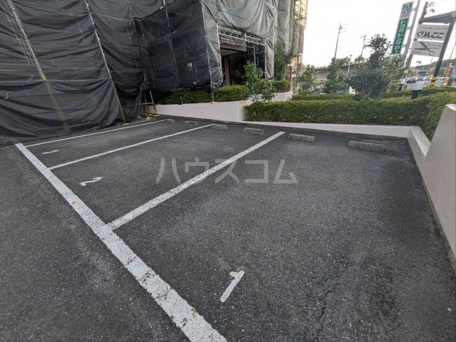 27/30 駐車場