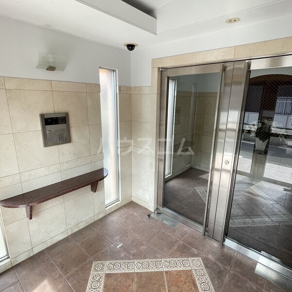 19/27 エントランス