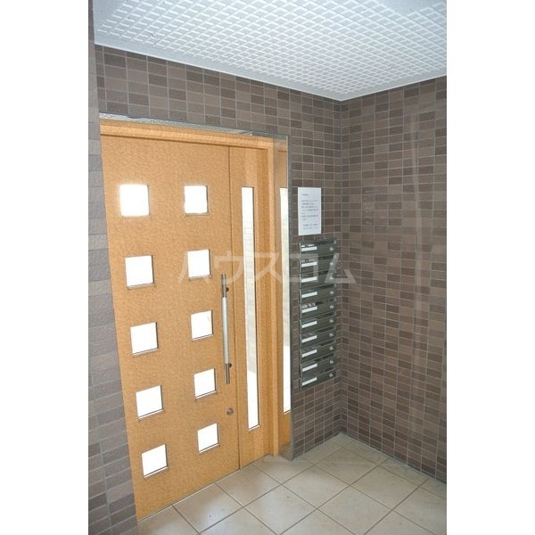 16/26 エントランス