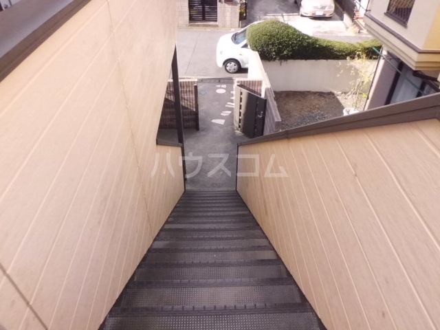 23/30 エントランス