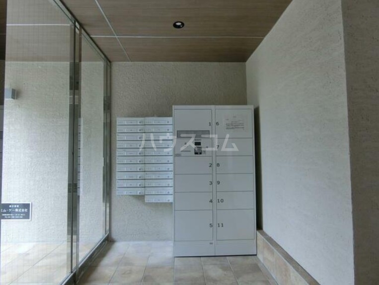 17/27 エントランス