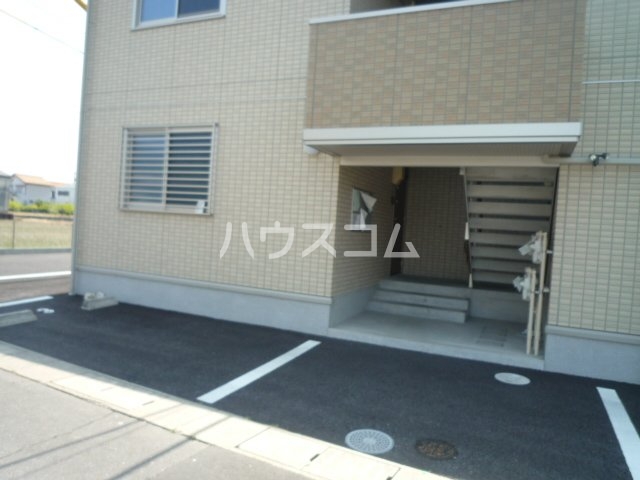 18/27 エントランス