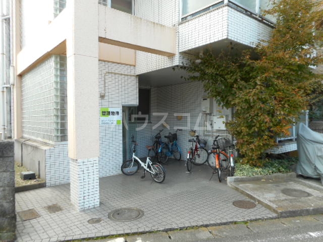 24/30 エントランス