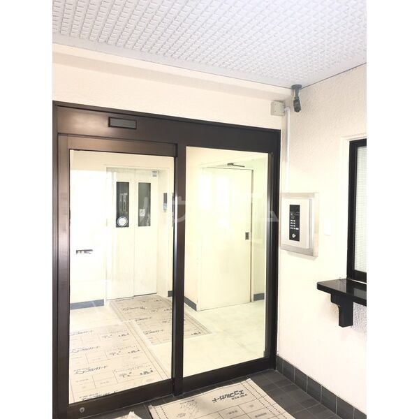 13/22 エントランス