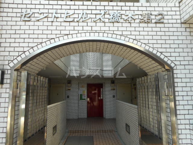 27/30 エントランス