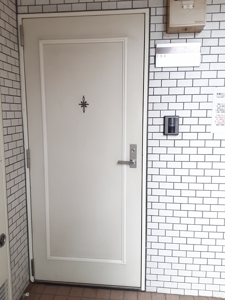 26/30 エントランス