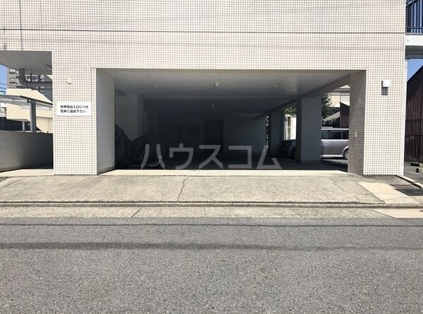 16/25 エントランス