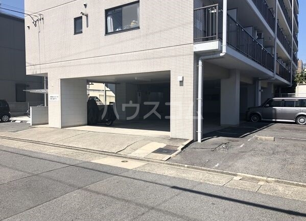 17/25 駐車場