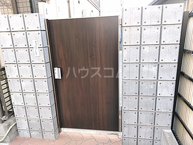 27/30 エントランス