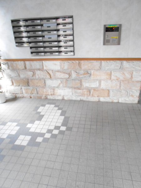 23/30 エントランス