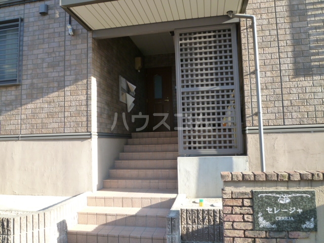 22/28 エントランス