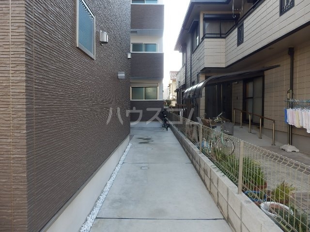 22/28 エントランス