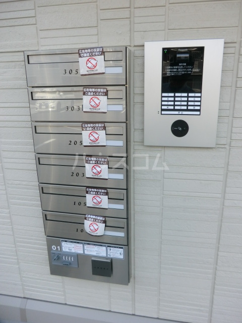 28/30 エントランス