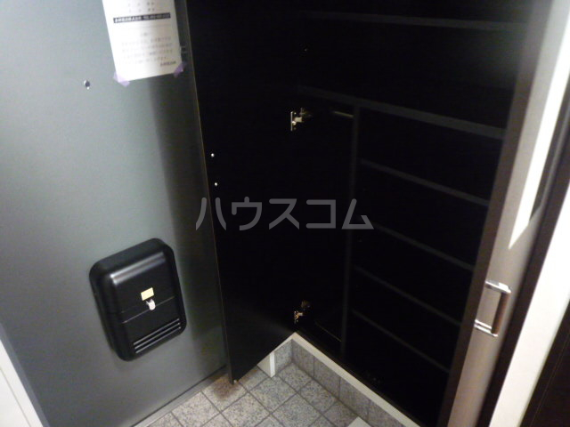 19/27 エントランス