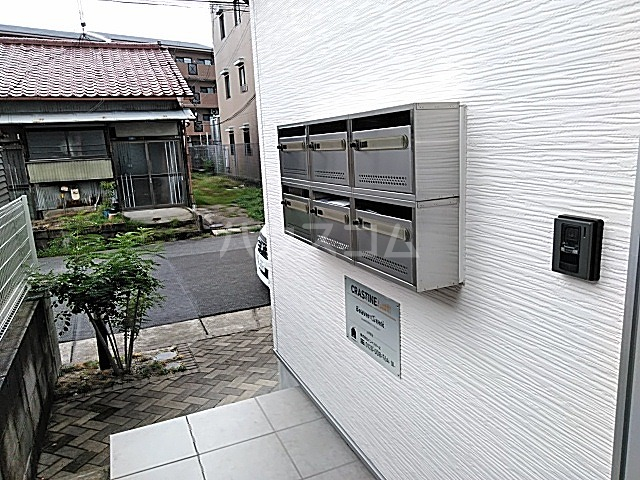 24/25 エントランス