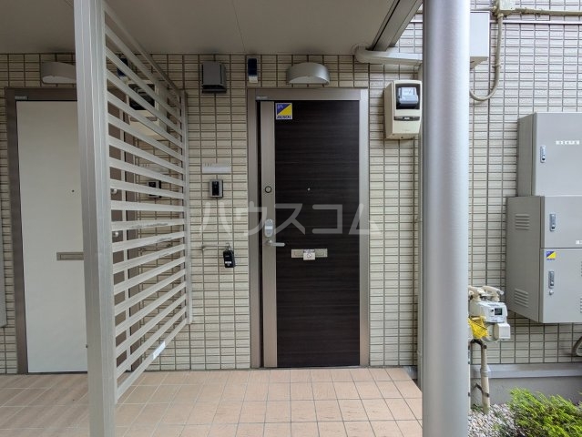 28/30 エントランス