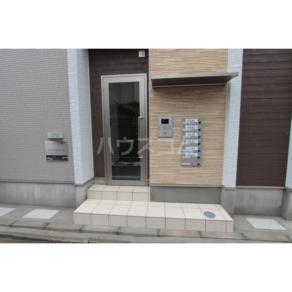 20/27 エントランス