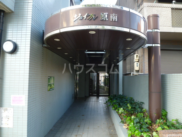 22/28 エントランス