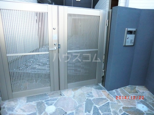 27/30 エントランス