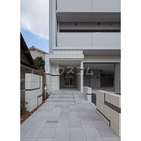 18/22 エントランス