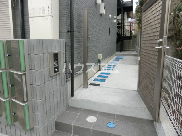 24/30 エントランス