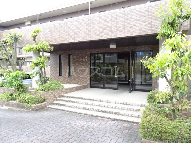 17/30 エントランス