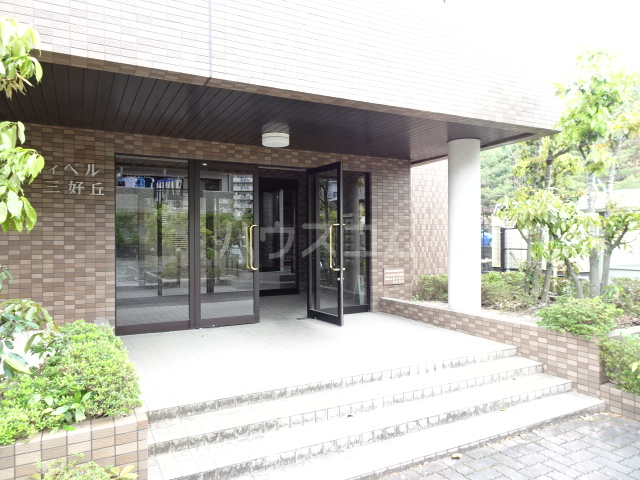 18/30 エントランス