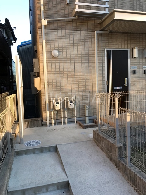 21/30 エントランス