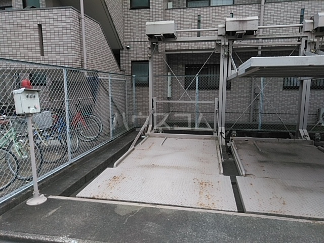 22/30 駐車場