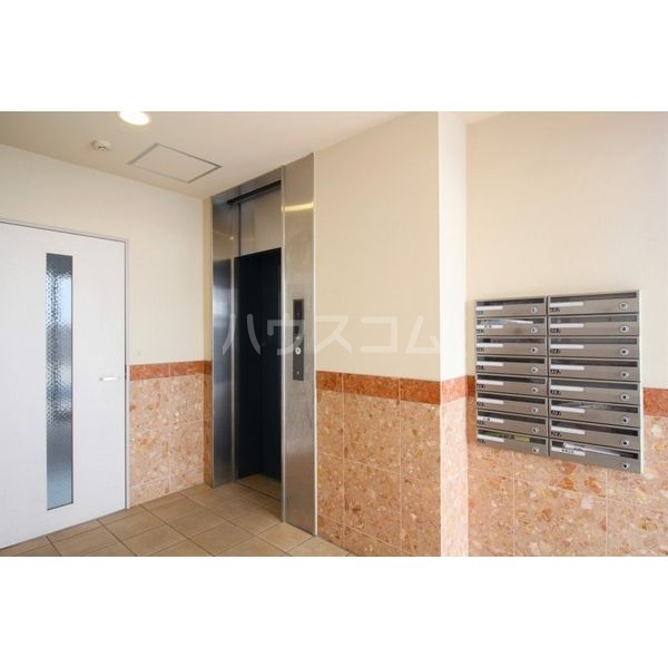 21/30 エントランス