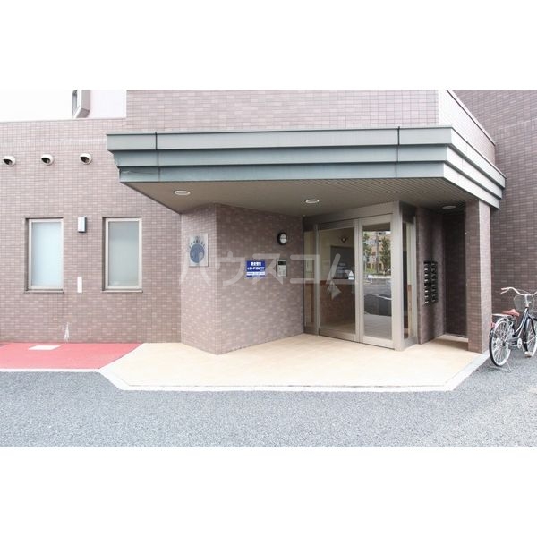 19/30 エントランス