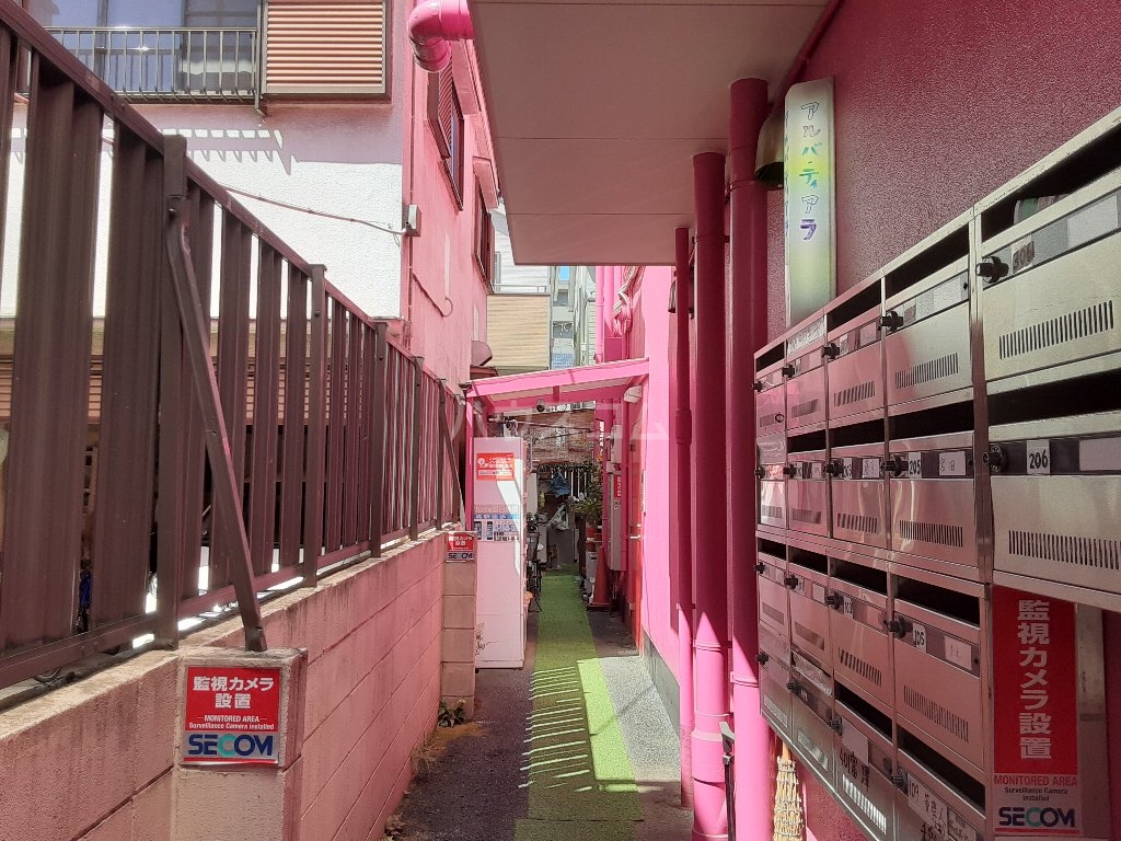 26/30 エントランス