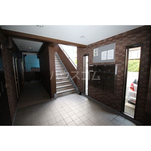 17/27 エントランス