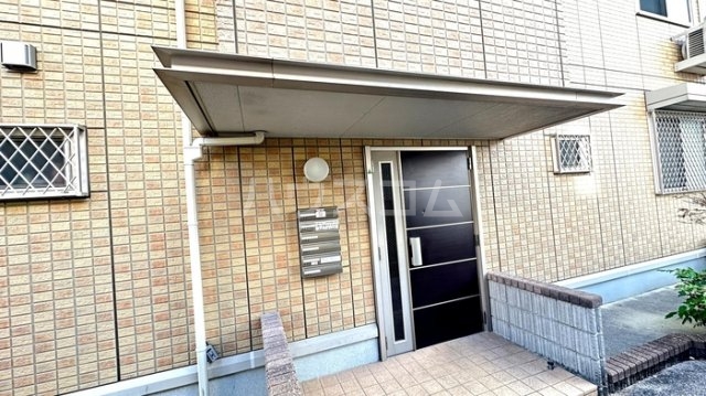 26/30 エントランス