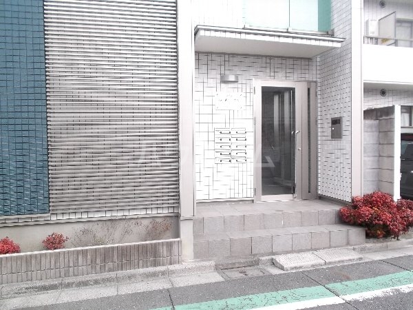 24/30 エントランス