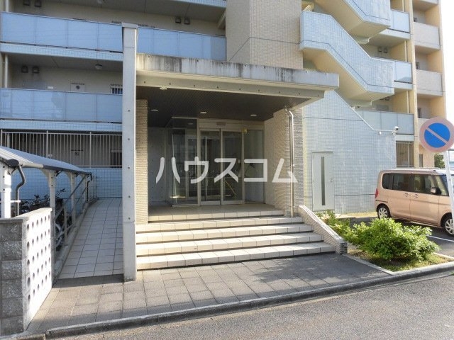 21/30 エントランス